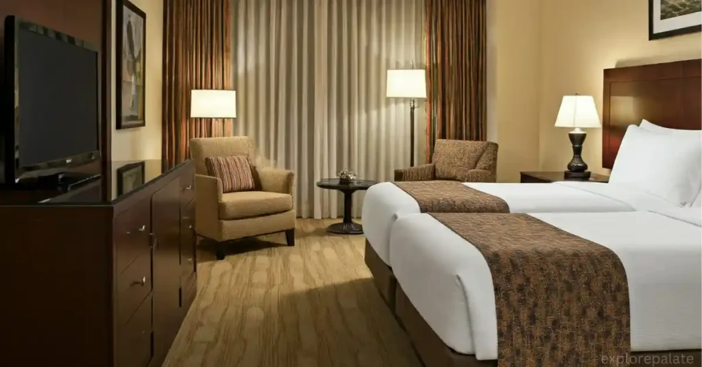 What are the rooms like at The Palms?